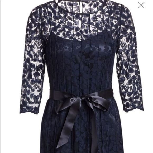 TERI JON lace pintuck gown size 4. NWT. Exquisite detail - Picture 2 of 7